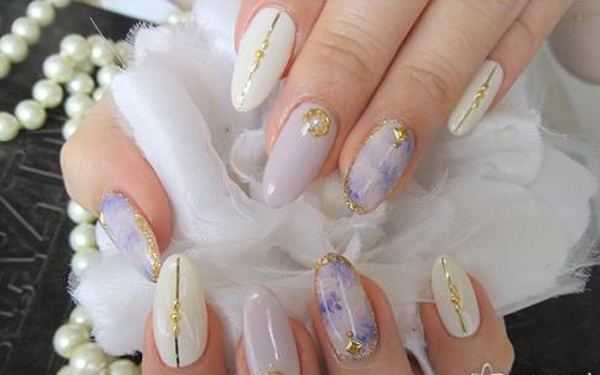 男もキュンとくる、ミルキーネイルって知っている？