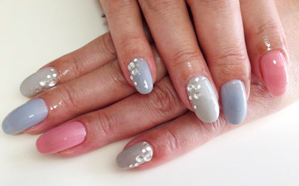 かわいいじゃなく、美人のキーワードはスモーキーカラー