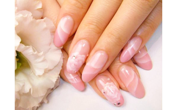 結婚式が増える春に知っておきたい！最新お呼ばれネイル