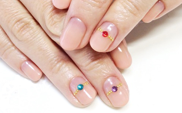 爪に指輪？指先にキラリと輝く大人かわいい“リングアートネイル”が流行中
