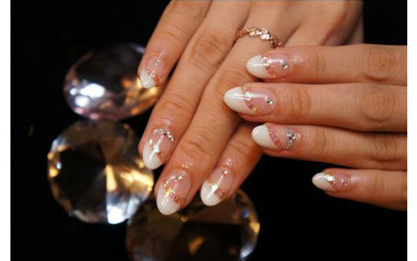 合コンで勝つには指先が重要！？男性が惹かれる「モテネイル」とは