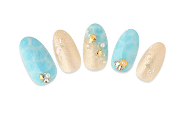 気分は人魚姫？！指先に波打つ『ラグーンネイル』10選