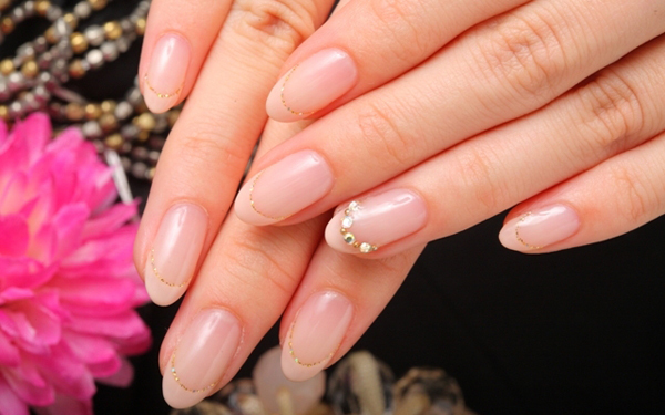 オトナの魅力は指先から…清潔感ある上品『ナチュラルネイル』カタログ