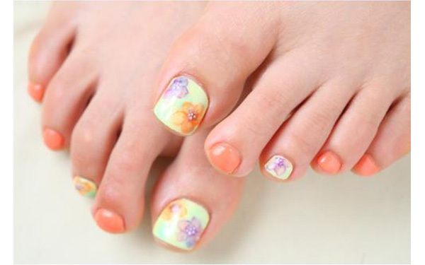 もう準備はいい？サンダルの時期には欠かせない！夏のフットネイルまとめ