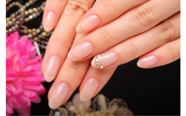 派手ネイルはNG！相手に好印象を与える「身だしなみネイル」とは