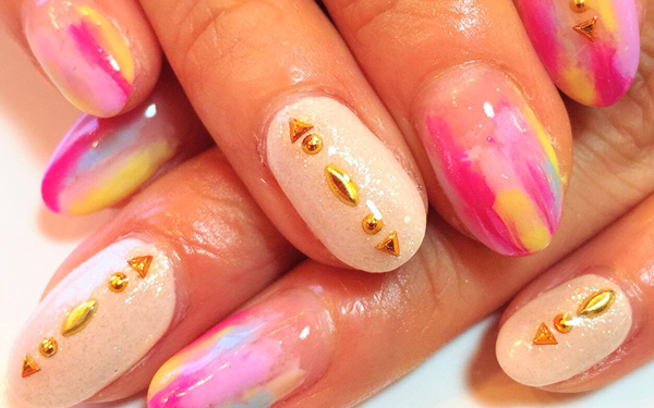 あれ？塗りかけなの？斬新、だけど気になる『塗りかけネイル』とは