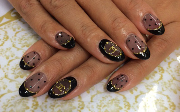 夏だけどやっぱりモノトーンが好き！ちょっぴりセクシーな『モノトーンネイル』