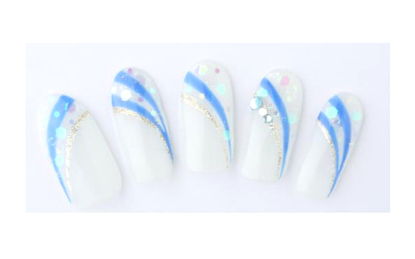 浴衣にも合う！夏にぴったり涼しげトレンドネイル