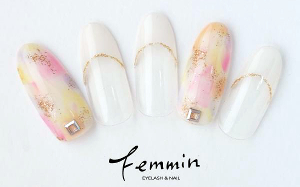 雰囲気美人の秘訣！オンナ度あげる「美人ネイル」とは？