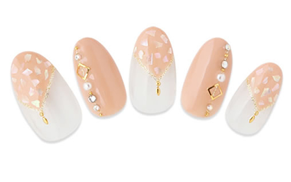 雰囲気美人の秘訣！オンナ度あげる「美人ネイル」とは？