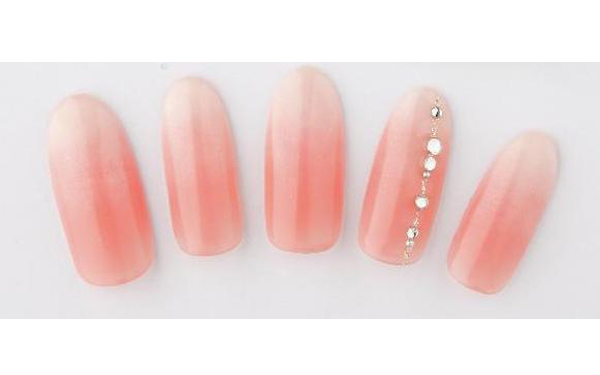 雰囲気美人の秘訣！オンナ度あげる「美人ネイル」とは？