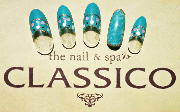 まだまだ人気の夏ネイル。“イマ人気”のデザインは『ターコイズ×ゴールド』がポイント！