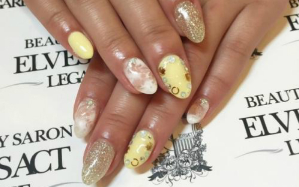 ○○色のネイルで金運アップ！2015年のラッキーカラーで開運