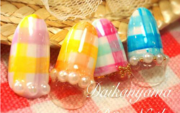 ○○色のネイルで金運アップ！2015年のラッキーカラーで開運