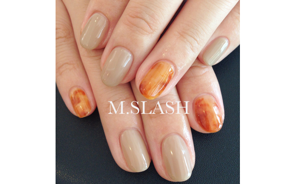 秋冬トレンド「アースカラー」を使った大人ネイル5選