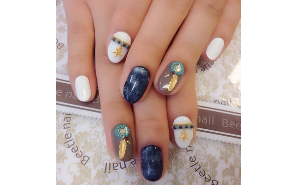 秋冬トレンド「アースカラー」を使った大人ネイル5選