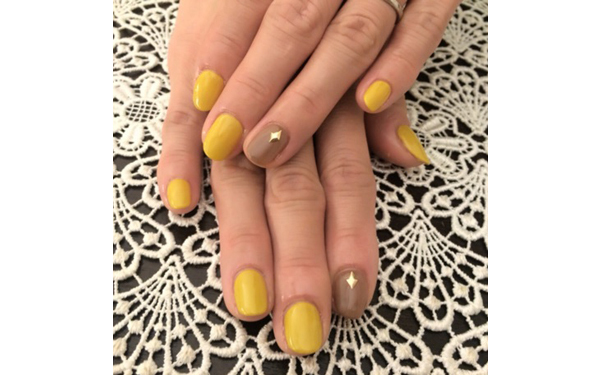 秋冬トレンド「アースカラー」を使った大人ネイル5選