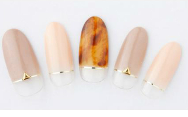 上品で大人な雰囲気が人気の「べっ甲ネイル」で、秋を先取り！