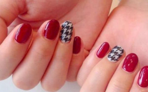 秋ネイルの鉄板！「ボルドーカラー」が主役のトレンドネイル5選