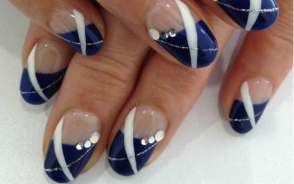 2015年秋のトレンドカラーは「ネイビー」。おしゃれでこなれ感のある指先に