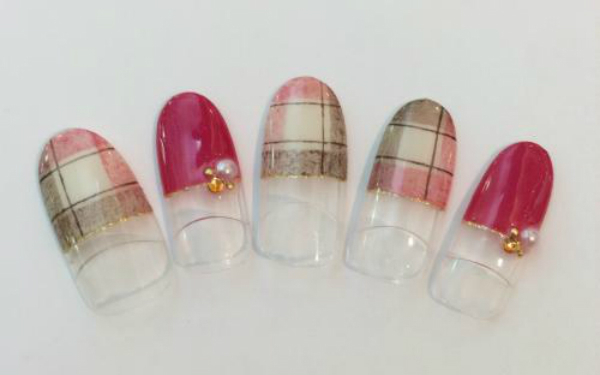 秋冬の定番「チェックネイル」でワンラック上のファッションを楽しんで！