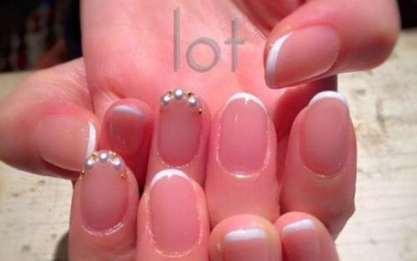 男性ウケも抜群！手元に清潔感を与える、すっぴん風ネイルはいかが？