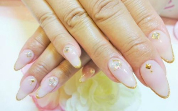 男性ウケも抜群！手元に清潔感を与える、すっぴん風ネイルはいかが？