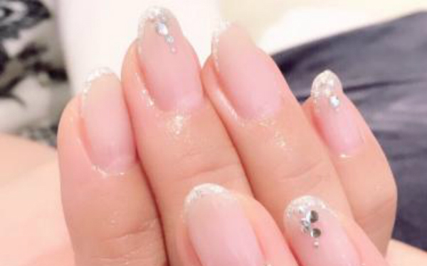 男性ウケも抜群！手元に清潔感を与える、すっぴん風ネイルはいかが？