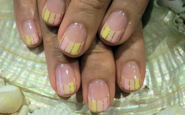 指がほっそり長く、キレイに見える！「ストライプネイル」5選