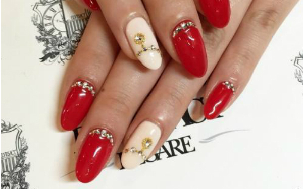 クリスマス気分を盛り上げる☆上品＆華やかなクリスマスネイル5選
