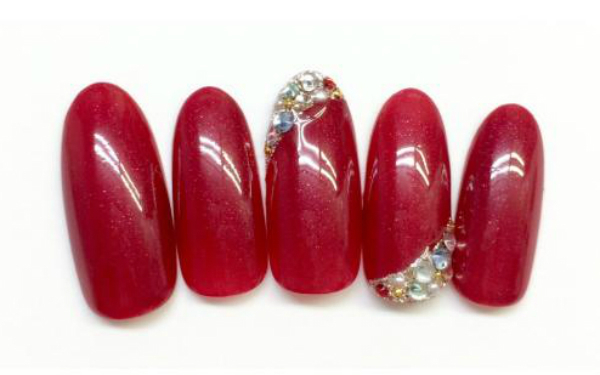 クリスマス気分を盛り上げる☆上品＆華やかなクリスマスネイル5選