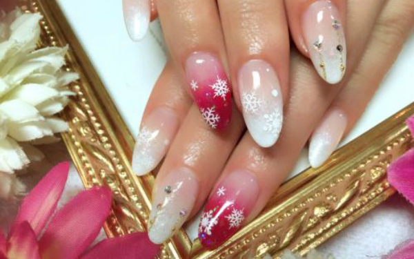 冬だからこそ楽しめる「雪の結晶」ネイルが可愛すぎる！！