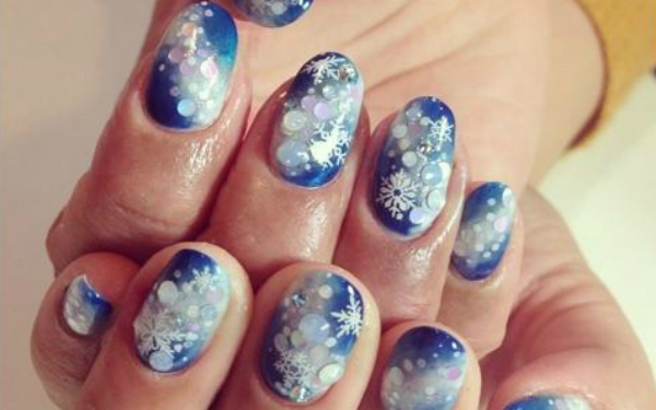 冬だからこそ楽しめる「雪の結晶」ネイルが可愛すぎる！！