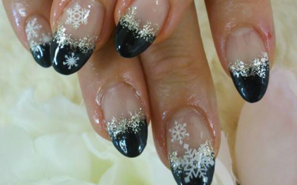 冬だからこそ楽しめる「雪の結晶」ネイルが可愛すぎる！！