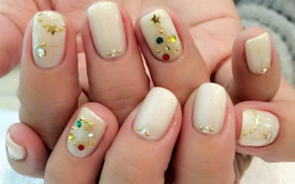 今からでも間に合う！クリスマスムードを演出するとっておきネイル5選