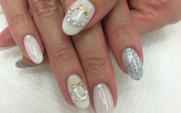 今からでも間に合う！クリスマスムードを演出するとっておきネイル5選