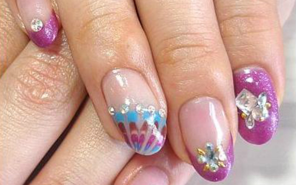 「ちょっぴり個性的」にチャレンジしてみては？まわりと差をつける最新ネイル5選