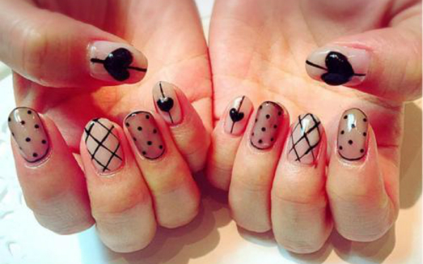 透け感がセクシー＆キュート☆黒シースルーネイルで色っぽく