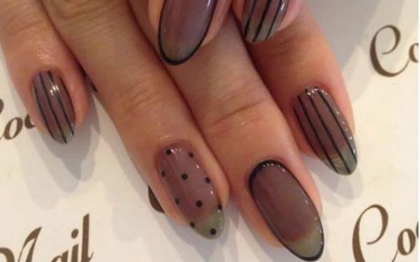 透け感がセクシー＆キュート☆黒シースルーネイルで色っぽく