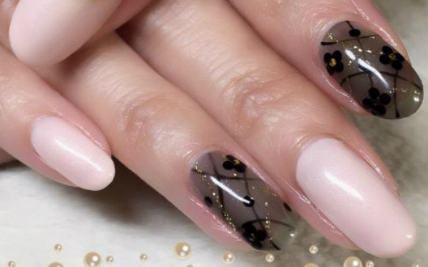 透け感がセクシー＆キュート☆黒シースルーネイルで色っぽく
