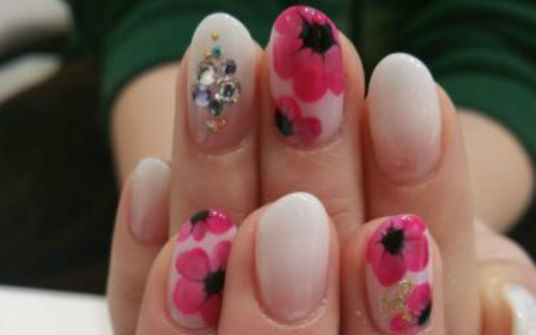 花柄ネイルでひと足先に春気分☆注目のフラワーネイル5選