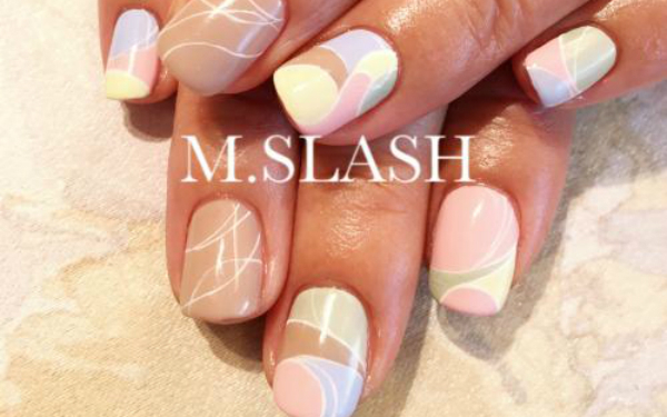 春ファッションに華を添える「プッチ柄」ネイル5選