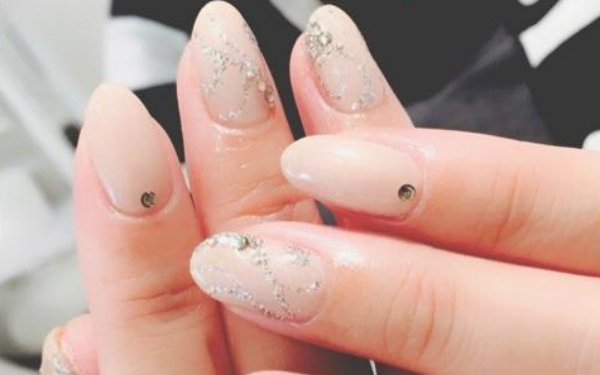 春ファッションに華を添える「プッチ柄」ネイル5選