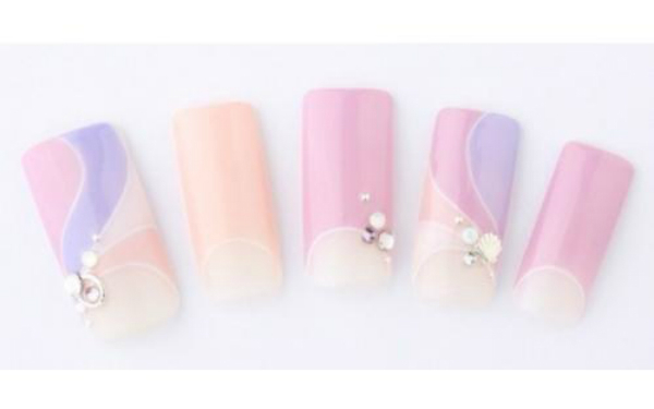春ファッションに華を添える「プッチ柄」ネイル5選