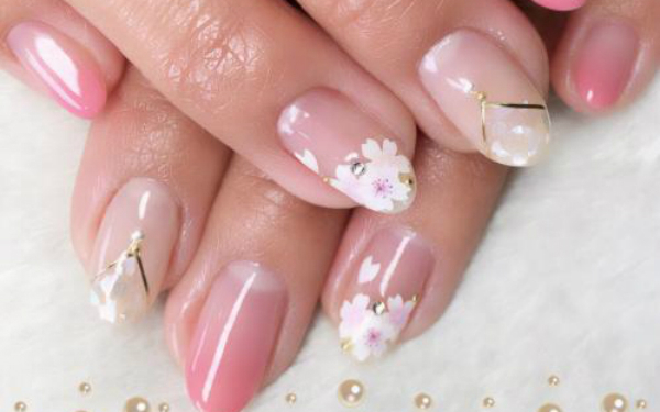 間もなく桜の開花！ひと足早く、指先に「さくら開花宣言」☆