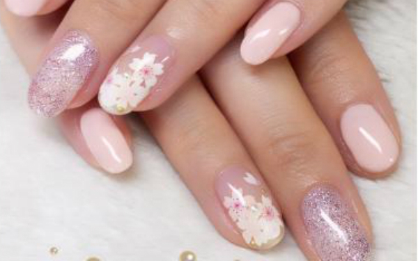 間もなく桜の開花！ひと足早く、指先に「さくら開花宣言」☆