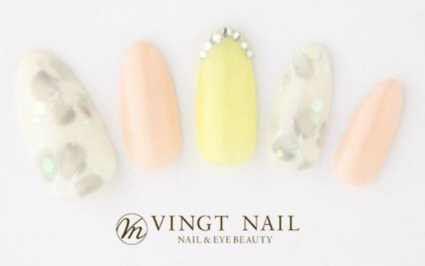 春爛漫！女性らしさを演出する最新「フラワーネイル」5選