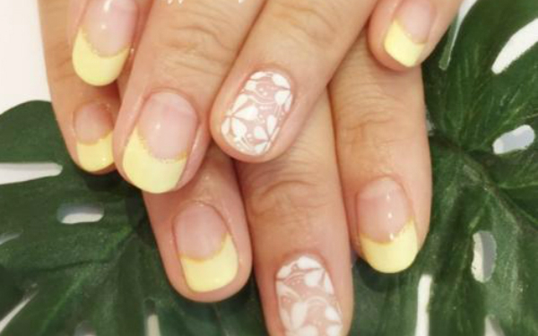 春爛漫！女性らしさを演出する最新「フラワーネイル」5選