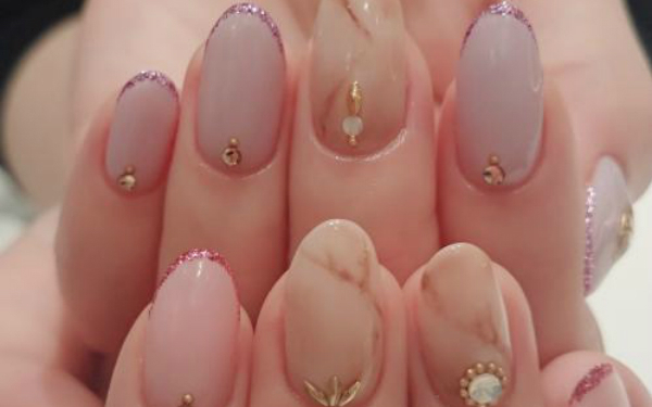 定番「フレンチネイル」こそアレンジが存分に楽しめる☆あなた好みのデザインは？