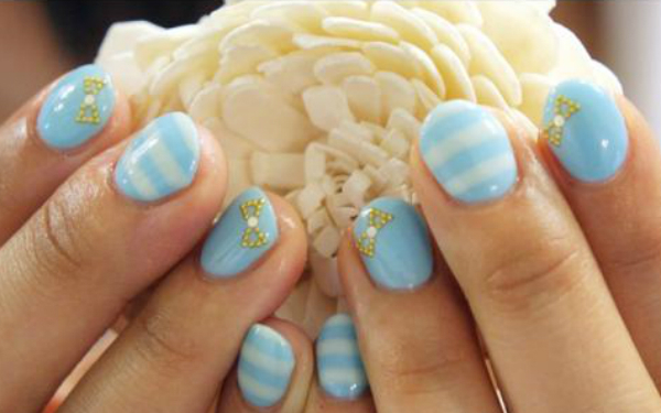 ボーダー好きさん、集まれ！とびきり可愛い「ボーダーネイル」5選